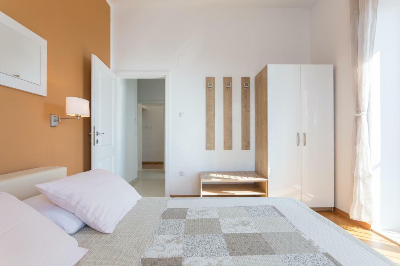 Apartments Villa Victoria Дубровник Екстериор снимка