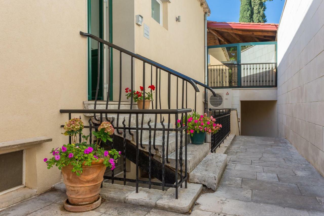 Apartments Villa Victoria Дубровник Екстериор снимка